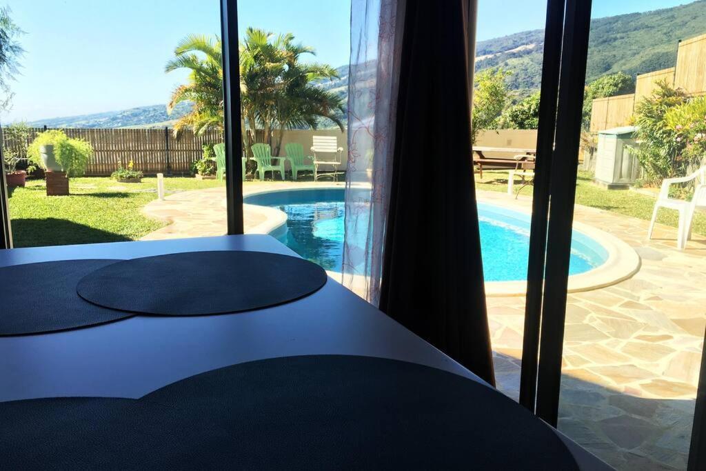 Bungalow Des Pensees Piscine Chauffee 28° แซงต์-เดอนี ภายนอก รูปภาพ