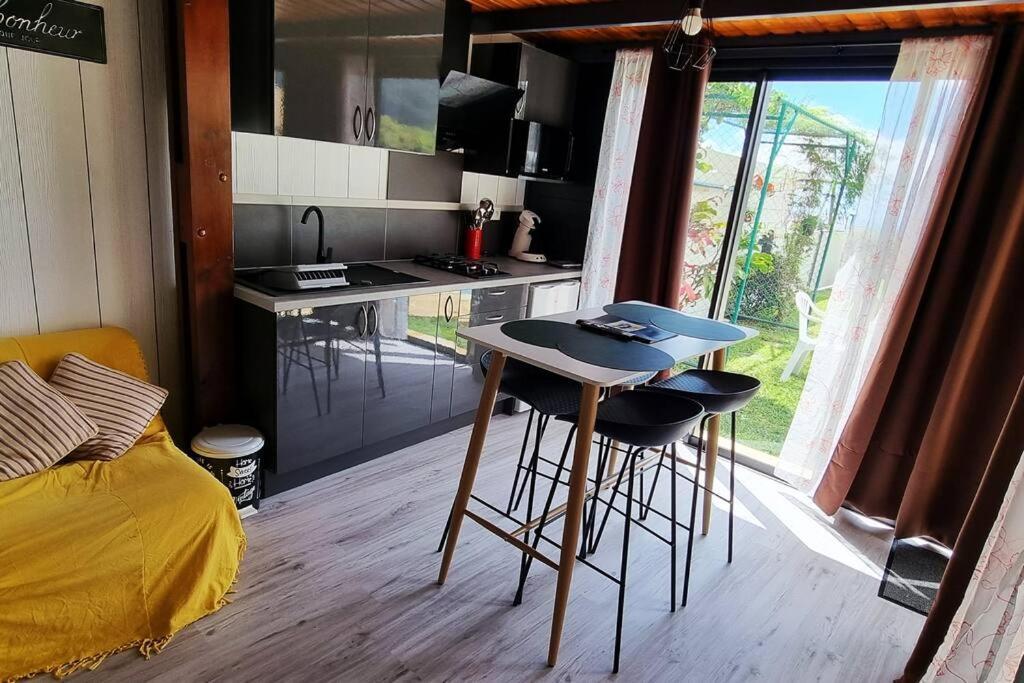 Bungalow Des Pensees Piscine Chauffee 28° แซงต์-เดอนี ภายนอก รูปภาพ