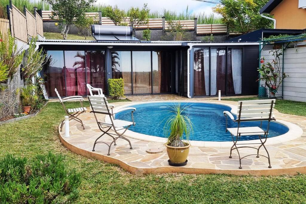 Bungalow Des Pensees Piscine Chauffee 28° แซงต์-เดอนี ภายนอก รูปภาพ